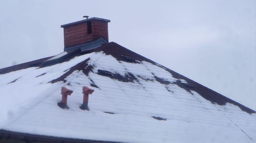 12 wytopiony snieg nad krokwiami