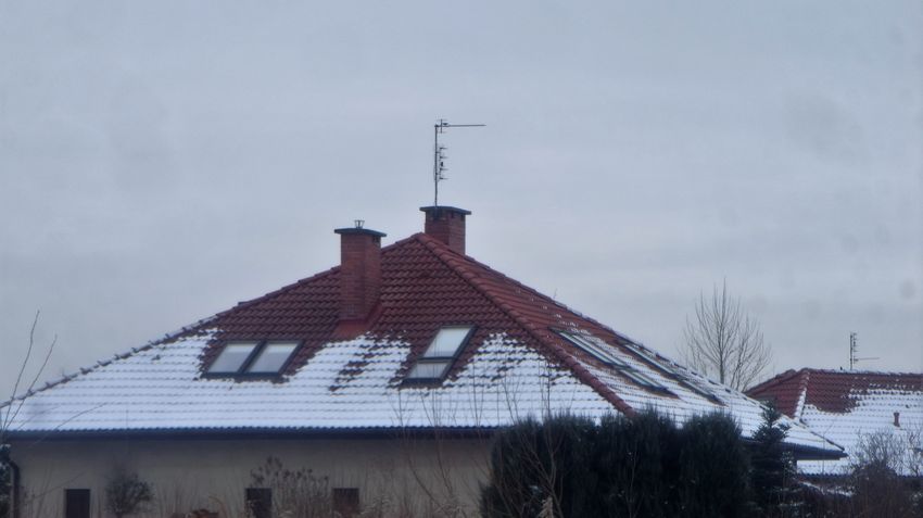 8 nad nieuzywana czescia poddasza snieg topnieje